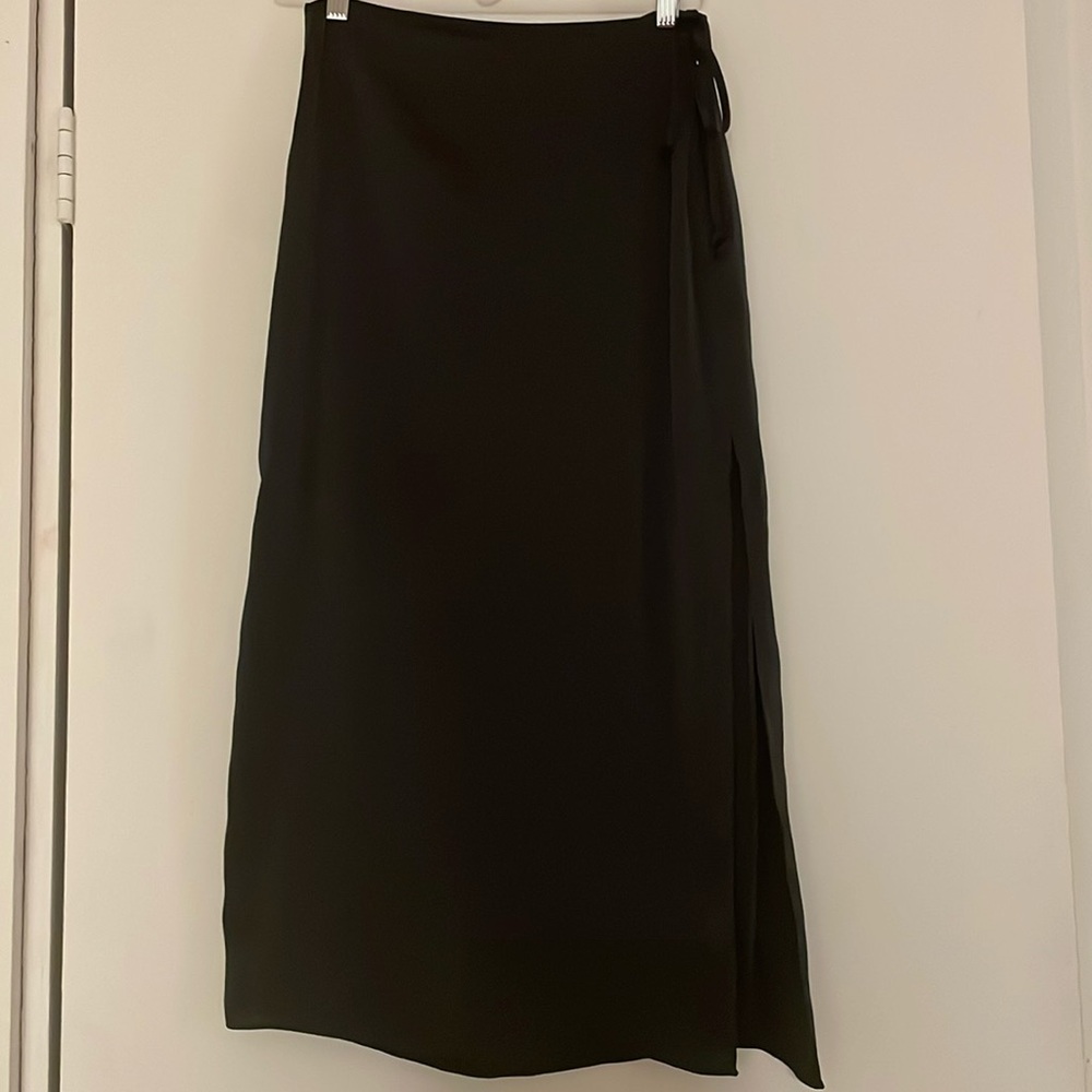 Aritzia Wilfred Elixer Satin Skirt